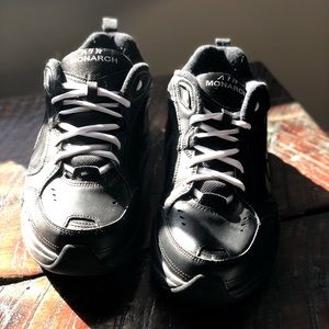 Mens Nike Air Monarchs 🖤❤️